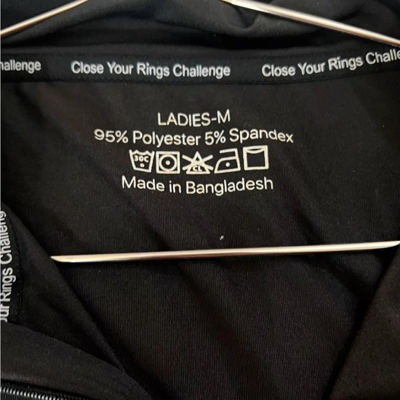 Apple one of a kind pullover - Close Your Rings Challenge award / Ladies Sz M - Picture 3 of 6